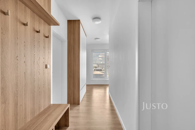 Pronájem 3+kk 80 m² + terasa 79 m² + balkón 4 m² + parkování