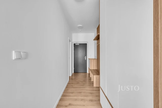 Pronájem 3+kk 80 m² + terasa 79 m² + balkón 4 m² + parkování