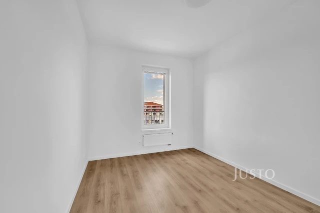 Pronájem 3+kk 80 m² + terasa 79 m² + balkón 4 m² + parkování