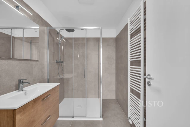 Pronájem 3+kk 80 m² + terasa 79 m² + balkón 4 m² + parkování