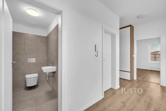 Pronájem 3+kk 80 m² + terasa 79 m² + balkón 4 m² + parkování