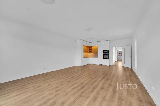 Pronájem 3+kk 80 m² + terasa 79 m² + balkón 4 m² + parkování