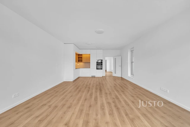 Pronájem 3+kk 80 m² + terasa 79 m² + balkón 4 m² + parkování
