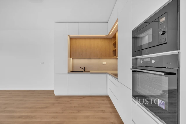 Pronájem 3+kk 80 m² + terasa 79 m² + balkón 4 m² + parkování