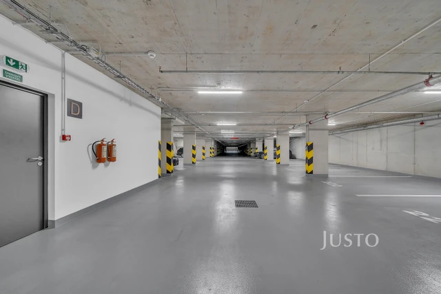 Pronájem 3+kk 80 m² + terasa 79 m² + balkón 4 m² + parkování