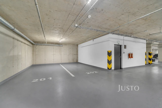 Pronájem 3+kk 80 m² + terasa 79 m² + balkón 4 m² + parkování