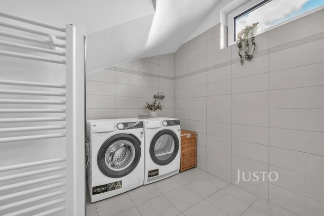 Prodej 4+kk 128 m² + terasa 12 m² + garáž