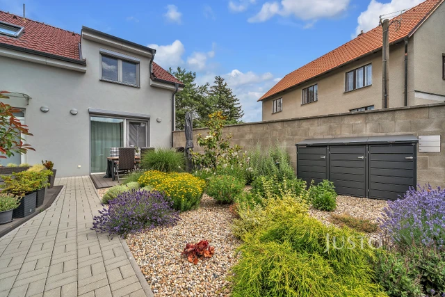 Prodej 4+kk 128 m² + terasa 12 m² + garáž