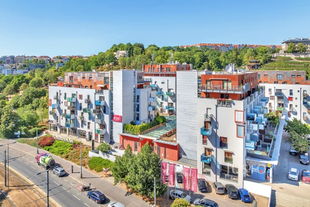 Pronájem 3+kk 105 m² + terasa 100 m² + garáž