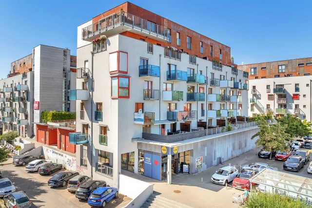 Pronájem 3+kk 105 m² + terasa 100 m² + garáž