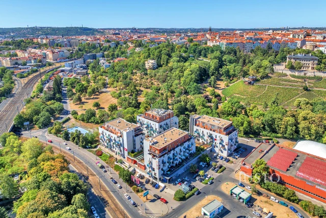Pronájem 3+kk 105 m² + terasa 100 m² + garáž