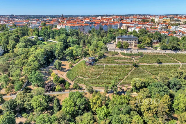 Pronájem 3+kk 105 m² + terasa 100 m² + garáž