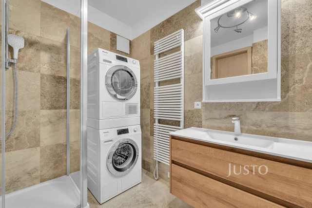 Pronájem 3+kk 105 m² + terasa 100 m² + garáž