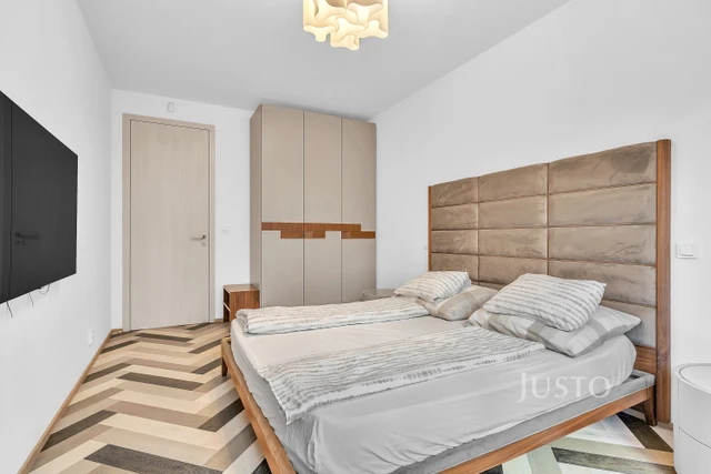 Pronájem 3+kk 105 m² + terasa 100 m² + garáž