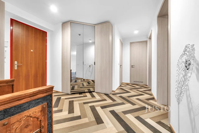 Pronájem 3+kk 105 m² + terasa 100 m² + garáž