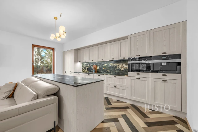 Pronájem 3+kk 105 m² + terasa 100 m² + garáž