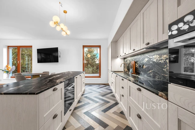 Pronájem 3+kk 105 m² + terasa 100 m² + garáž