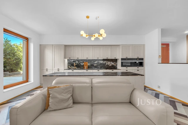 Pronájem 3+kk 105 m² + terasa 100 m² + garáž