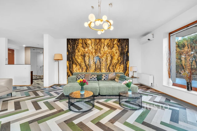 Pronájem 3+kk 105 m² + terasa 100 m² + garáž