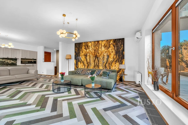 Pronájem 3+kk 105 m² + terasa 100 m² + garáž