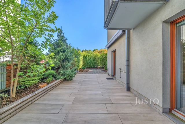 Pronájem 3+kk 105 m² + terasa 100 m² + garáž