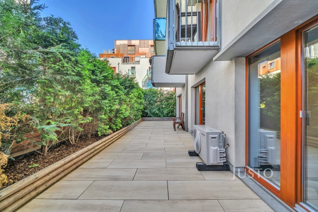 Pronájem 3+kk 105 m² + terasa 100 m² + garáž