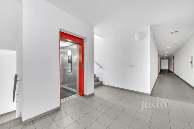 Pronájem 3+kk 105 m² + terasa 100 m² + garáž
