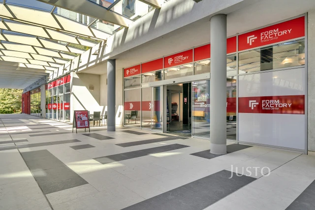 Pronájem 3+kk 105 m² + terasa 100 m² + garáž