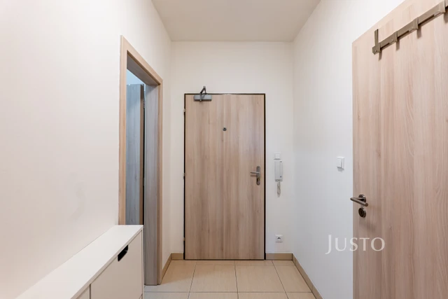 Pronájem 2+kk 55 m² + garáž