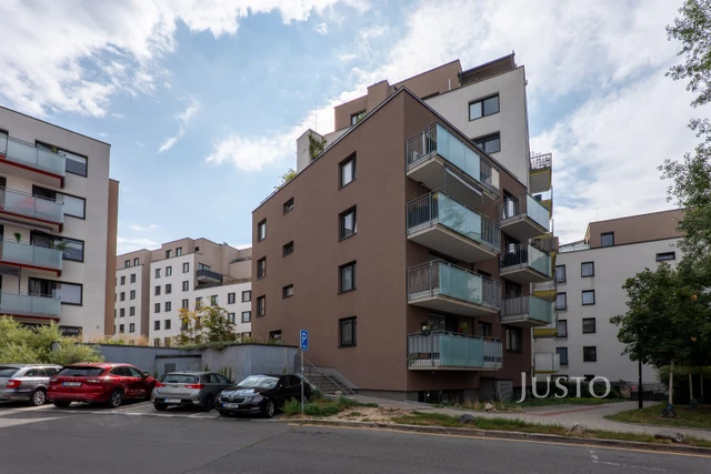 Pronájem 2+kk 55 m² + garáž