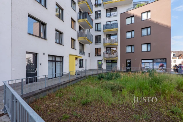 Pronájem 2+kk 55 m² + garáž