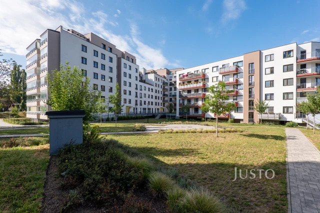 Pronájem 2+kk 55 m² + garáž
