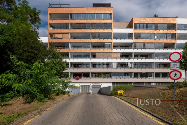 Pronájem 2+kk 55 m² + garáž