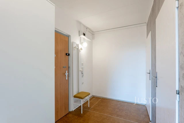 Pronájem 2+kk, 42 m², Nevanova, Praha 17 - Řepy