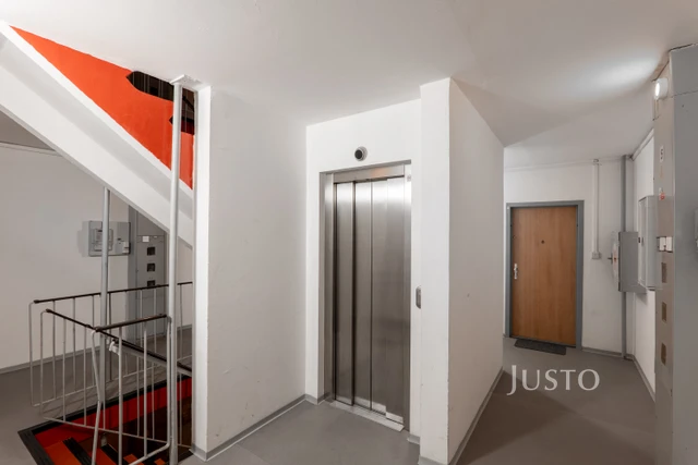 Pronájem 2+kk, 42 m², Nevanova, Praha 17 - Řepy
