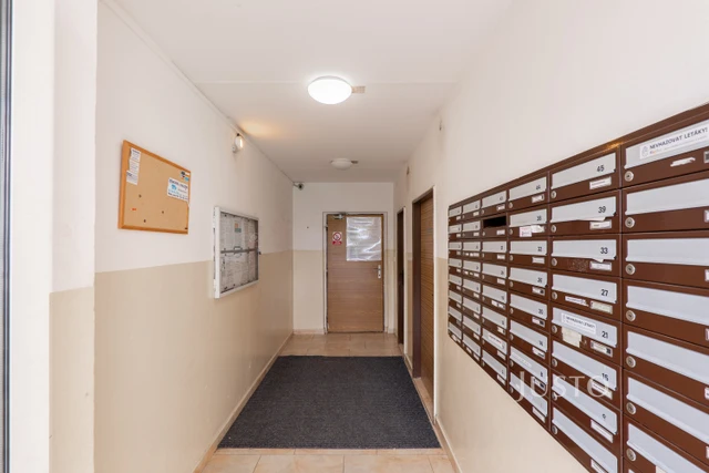 Pronájem 2+kk, 42 m², Nevanova, Praha 17 - Řepy