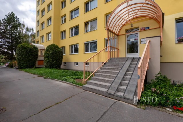 Pronájem 2+kk, 42 m², Nevanova, Praha 17 - Řepy