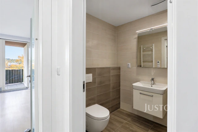 Pronájem 2+kk, 53 m² + terasa + garáž, V Jehličí, Praha 4 - Krč