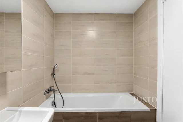 Pronájem 2+kk, 53 m² + terasa + garáž, V Jehličí, Praha 4 - Krč