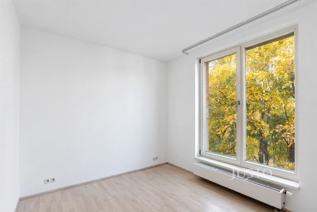 Pronájem 2+kk, 53 m² + terasa + garáž, V Jehličí, Praha 4 - Krč