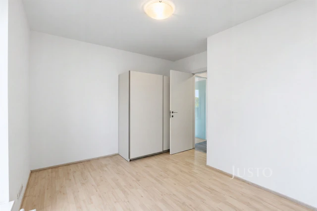Pronájem 2+kk, 53 m² + terasa + garáž, V Jehličí, Praha 4 - Krč