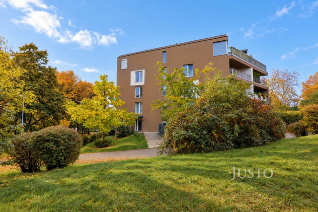 Pronájem 2+kk, 53 m² + terasa + garáž, V Jehličí, Praha 4 - Krč
