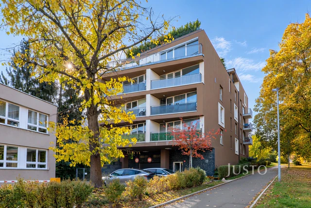 Pronájem 2+kk, 53 m² + terasa + garáž, V Jehličí, Praha 4 - Krč