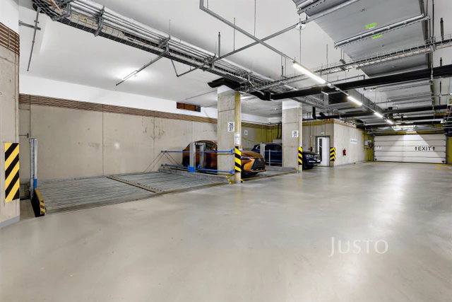Pronájem 2+kk, 53 m² + terasa + garáž, V Jehličí, Praha 4 - Krč