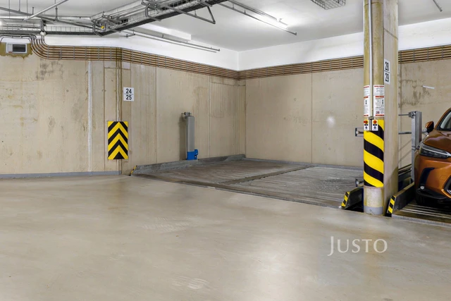 Pronájem 2+kk, 53 m² + terasa + garáž, V Jehličí, Praha 4 - Krč