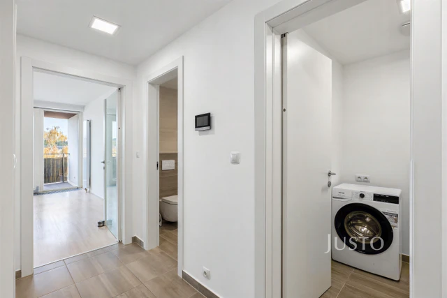 Pronájem 2+kk, 53 m² + terasa + garáž, V Jehličí, Praha 4 - Krč