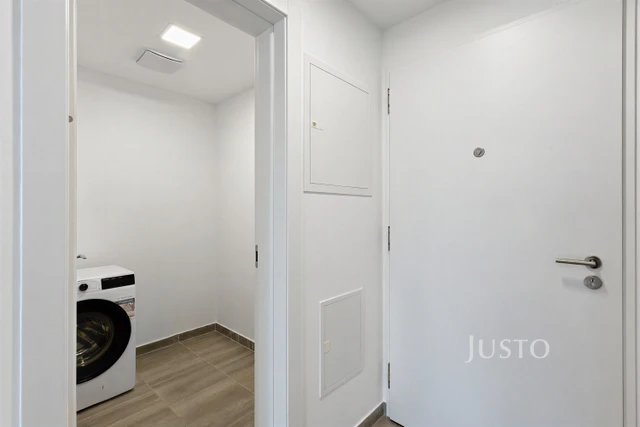 Pronájem 2+kk, 53 m² + terasa + garáž, V Jehličí, Praha 4 - Krč