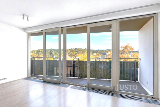 Pronájem 2+kk, 53 m² + terasa + garáž, V Jehličí, Praha 4 - Krč