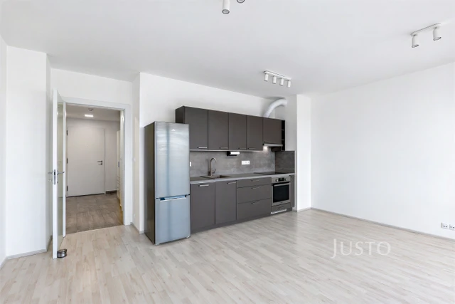 Pronájem 2+kk, 53 m² + terasa + garáž, V Jehličí, Praha 4 - Krč