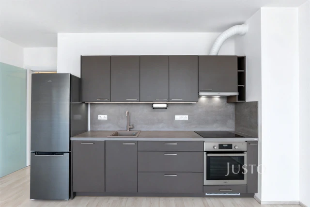 Pronájem 2+kk, 53 m² + terasa + garáž, V Jehličí, Praha 4 - Krč